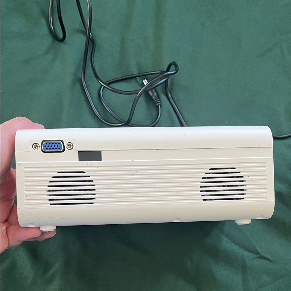 White Portable Projector - Picture 5 of 8